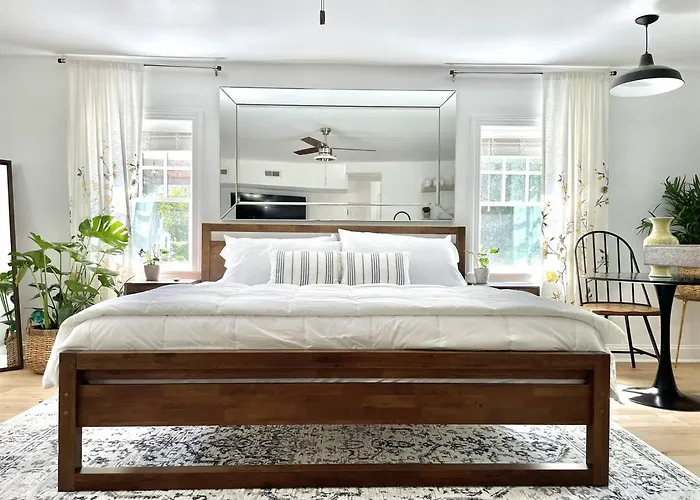 Buttonwood Hotel 1 - Boutique Accommodations