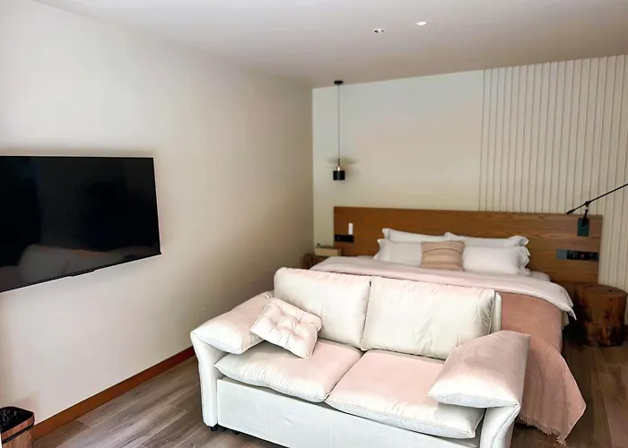 Taofanting Riverside Hotel