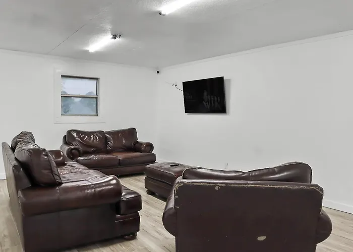 Mathis Motor Inn And Rv Park