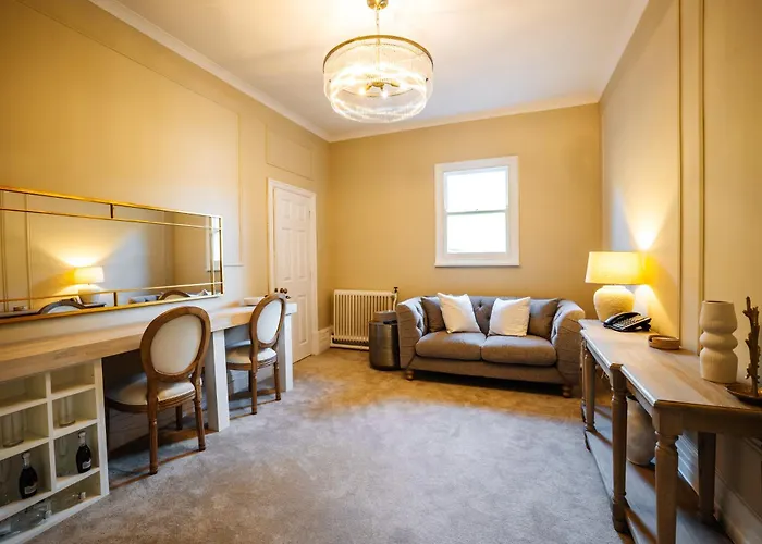 Woodland Manor Hotel