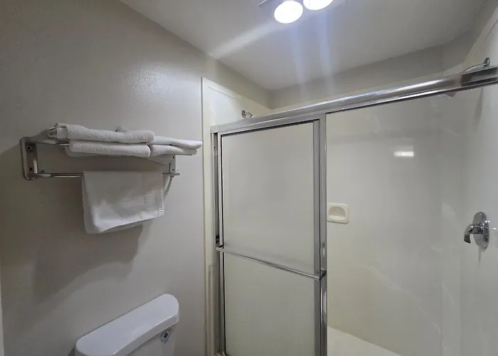 Economy Inn & Suites