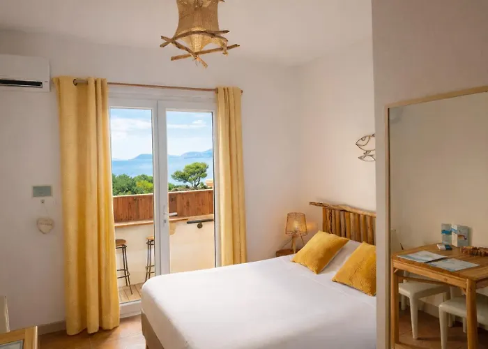 Hotel Almanarre Plage - Hotel Eco-Responsable Face A La Mer