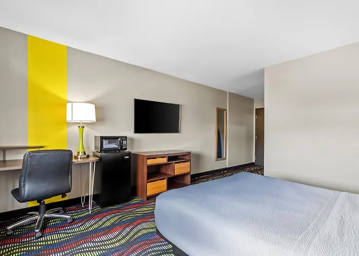 Super 8 By Wyndham Farmington