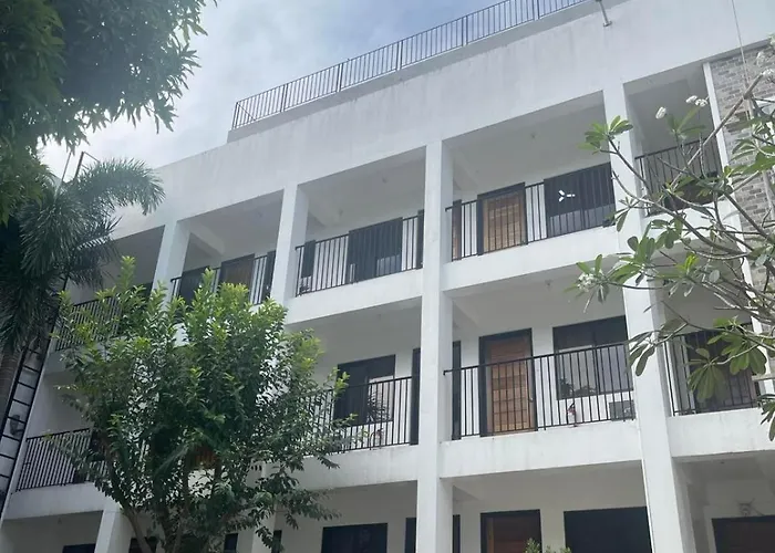 The Palines Apartment Hotel - Muntinlupa Near Evia