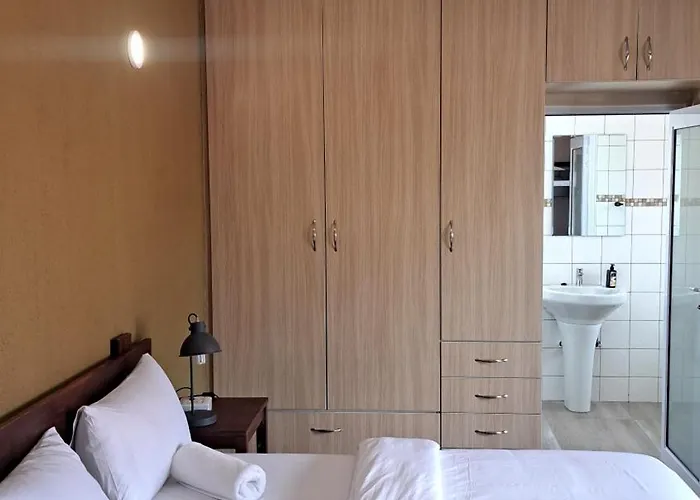 Chameleon Backpackers & Guesthouse