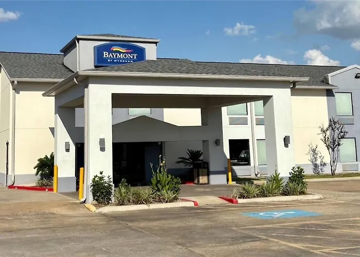 Baymont By Wyndham Iowa Lake Charles