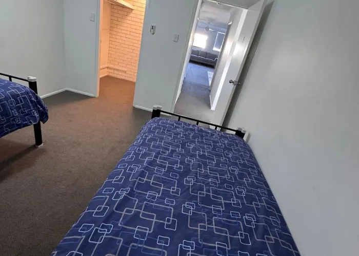 Mumma'S Hostel Surfers Paradise - 18 To 40 Years Old - Passport Only