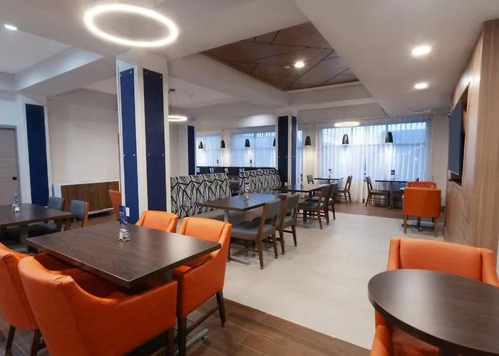 Holiday Inn Express & Suites Logan By Ihg