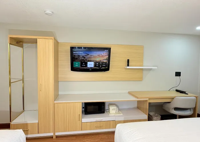 Sunflower Inn&Suites