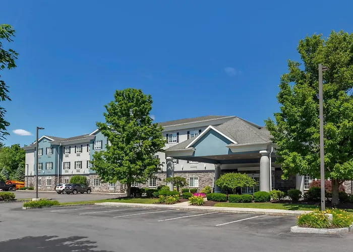 East Greenbush Hotels
