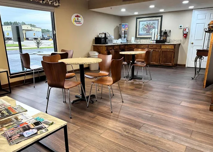 Super 8 By Wyndham Booneville