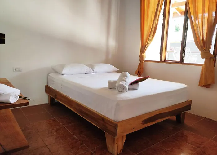 Playa Santa Teresa (Puntarenas) Hostels