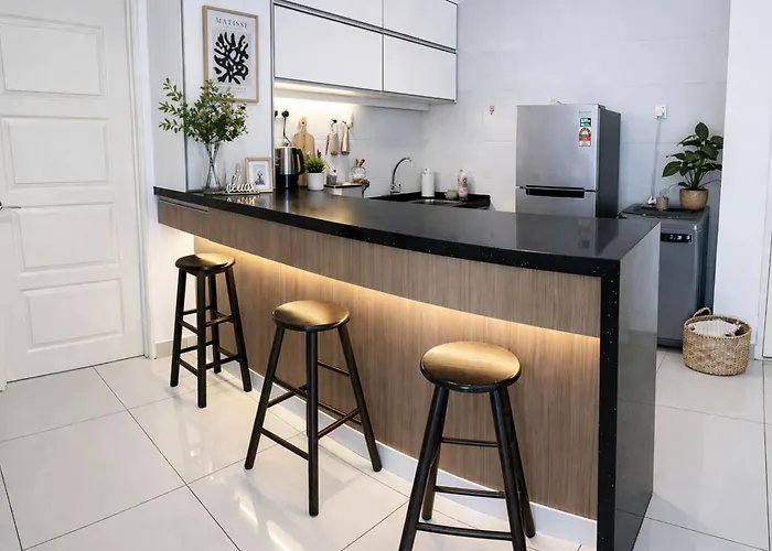 George Town High Floor Seaview Modern Suite 2Br Next To Gurney 23A