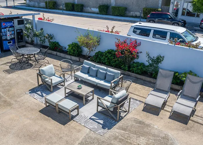 Cannery Row Inn