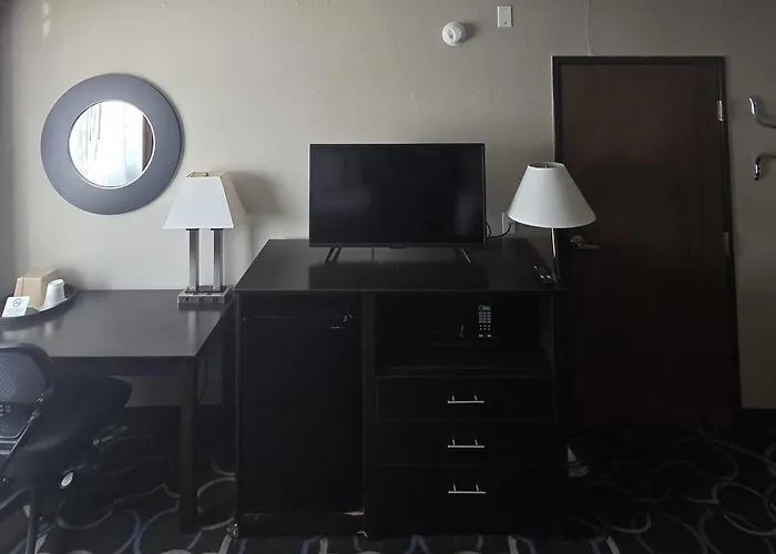 Super 8 By Wyndham Kansas City