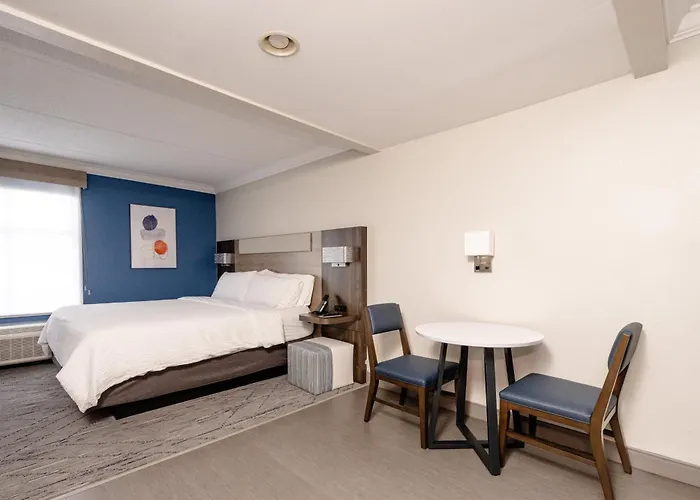 Holiday Inn Express Hotel & Suites Charleston - Northwoods By Ihg