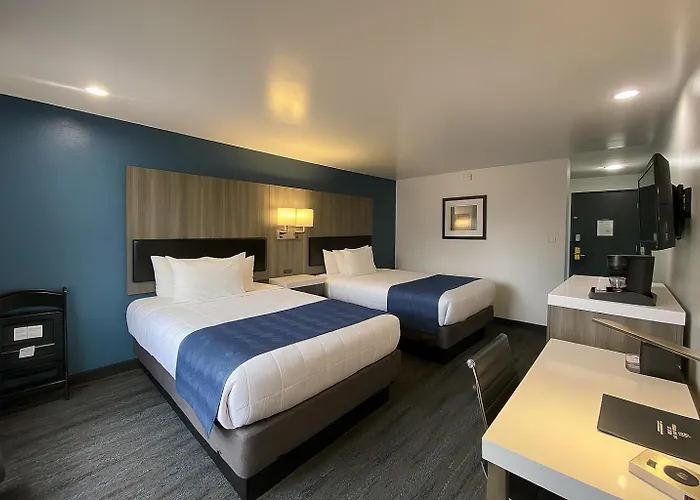 Oyster Bay Inn & Suites