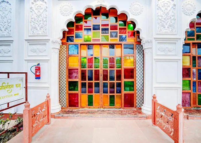 Super Oyo Palette Hotel And Resort Lbs International Airport Formerly Banaras Kila