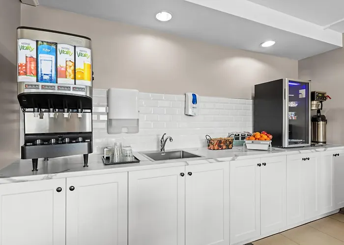 Travelodge Suites By Wyndham Regina - Eastgate Bay