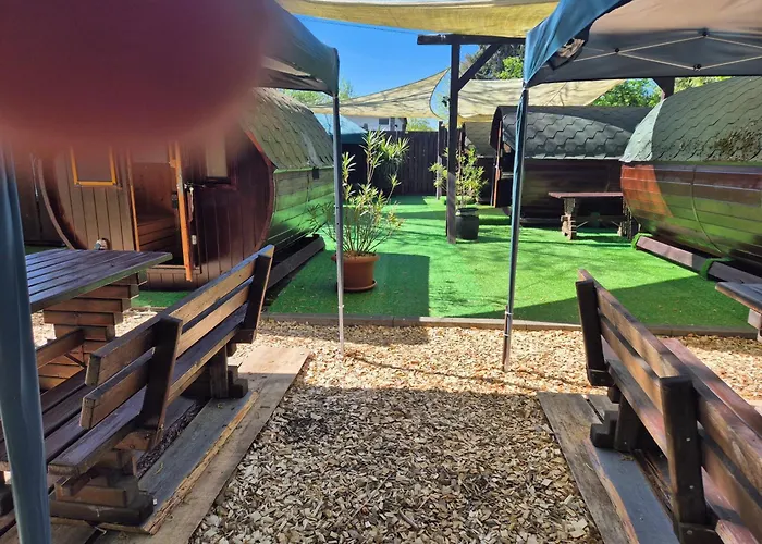 Mini Hotel Übernachten Im Gurkenfass