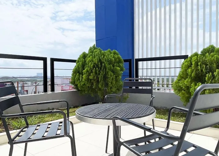 Os Hotel Airport Batam