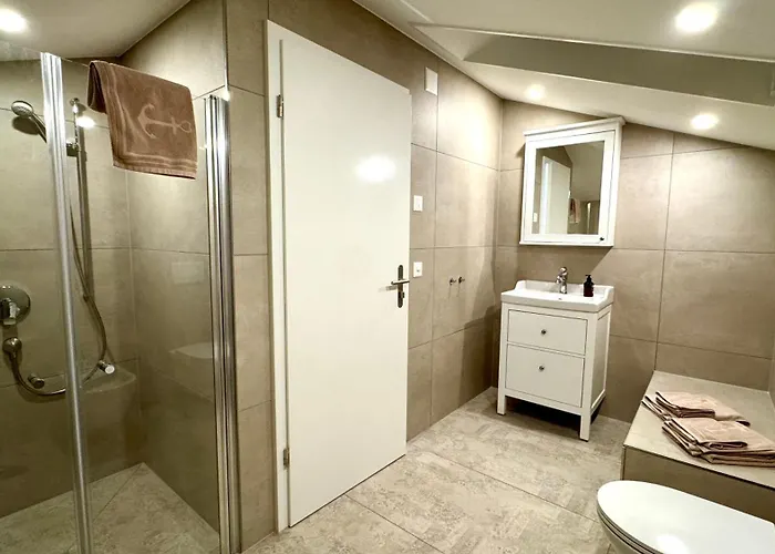Boutique Hotel & Restaurant Niesenblick - Lakefront Rooms With Balcony On Lake Thun - Self Check In & Digitale Reception