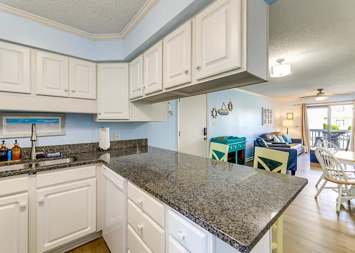 Emerald Isle Resort-Style Condo: Walk To Beaches!
