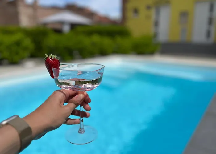 La Luna Rustic Deluxe Apartment With Pool & Jacuzzi, Bikes And Secured Parking