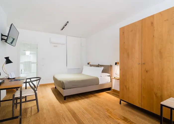 Glass House - Smart Rooms & Parking