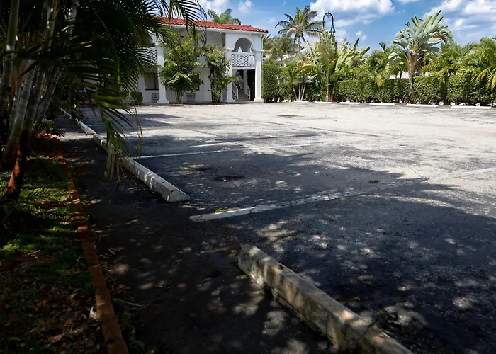 Palm Breeze Hotel