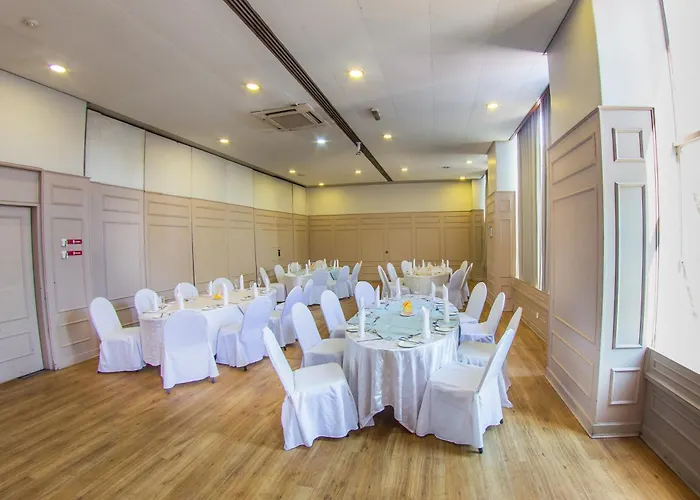 Cresta Jameson Hotel
