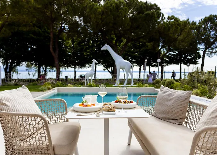 Hi Hotels Sirmione - Heated Lakeview Pool