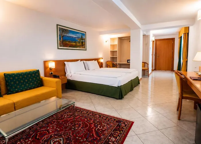 Hotel Capri Bardolino 3S