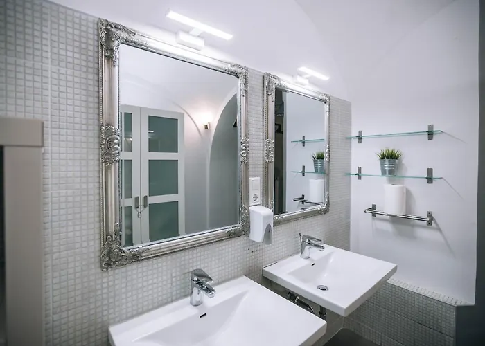 4 Rooms