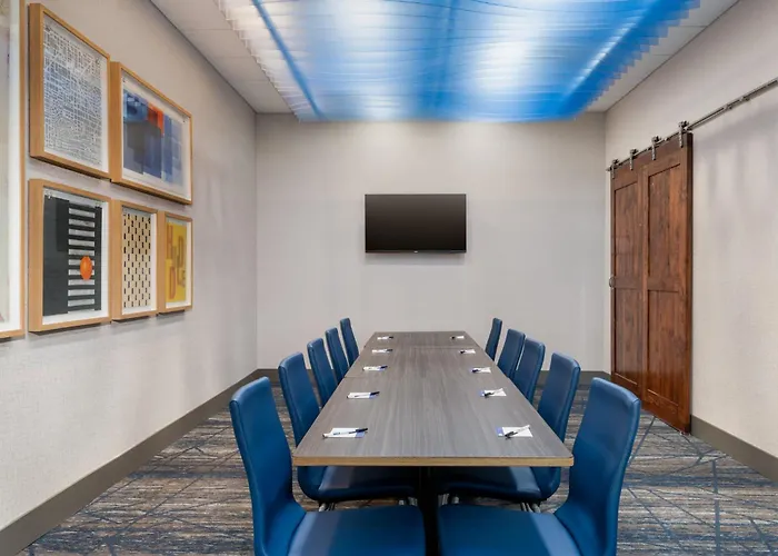 Holiday Inn Express Calhoun South By Ihg