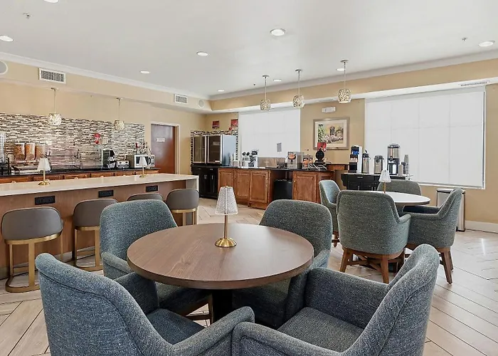 Best Western Plus Hannaford Inn & Suites