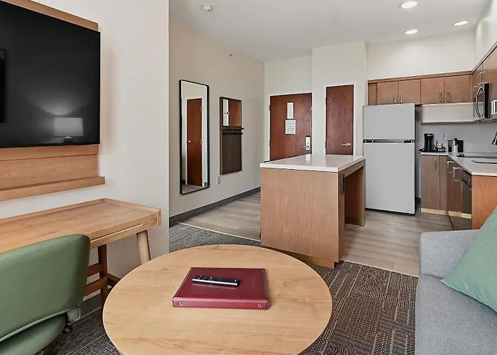 Best Western Plus Hannaford Inn & Suites