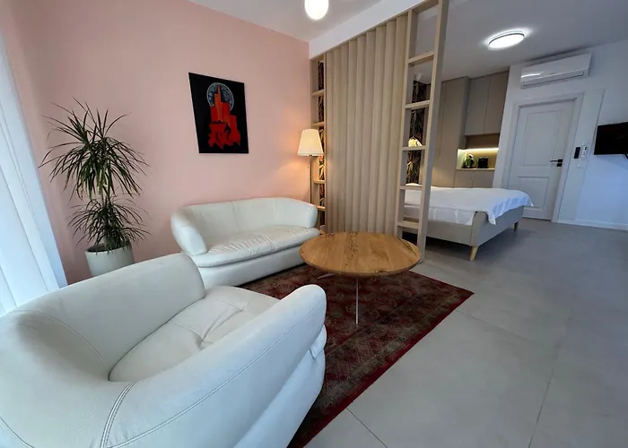 Lucas 10 Apartments