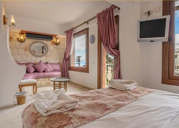 Oasis Hotel (Adults Only)