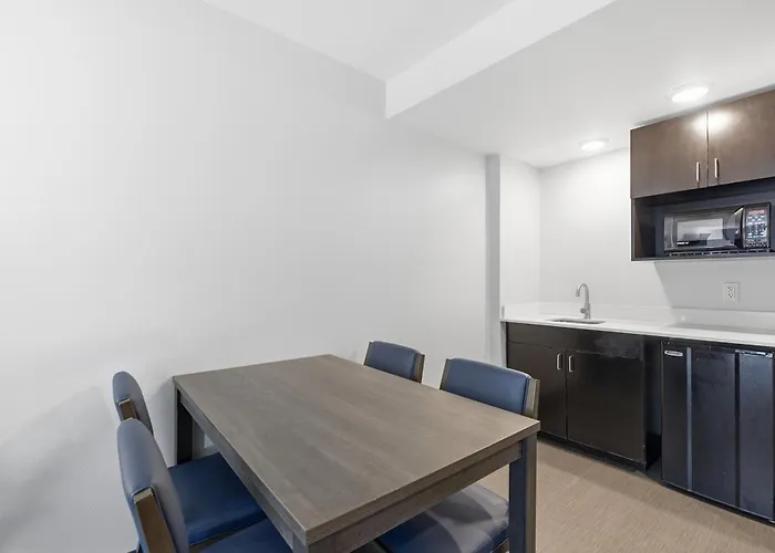 Holiday Inn Express & Suites Raleigh West - Lenovo Center By Ihg