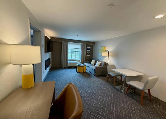 Comfort Inn & Suites Sturbridge-Brimfield