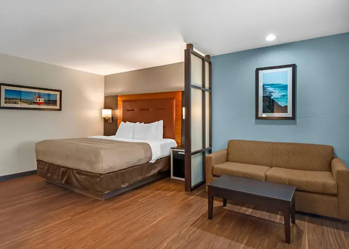Quality Inn & Suites At Coos Bay