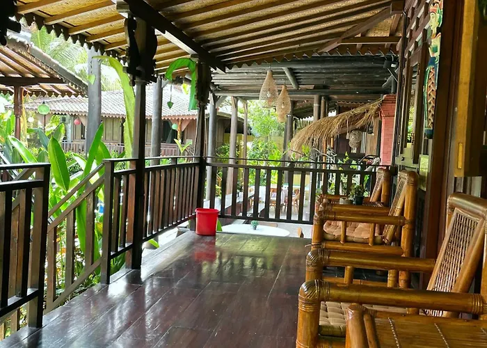 Green Paddy Hostel & Villa