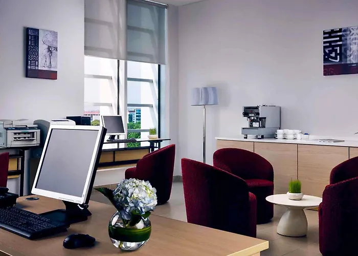Grand Mercure Danang - 10 Minutes To Airport & 200M To Bach Dang Walking Street