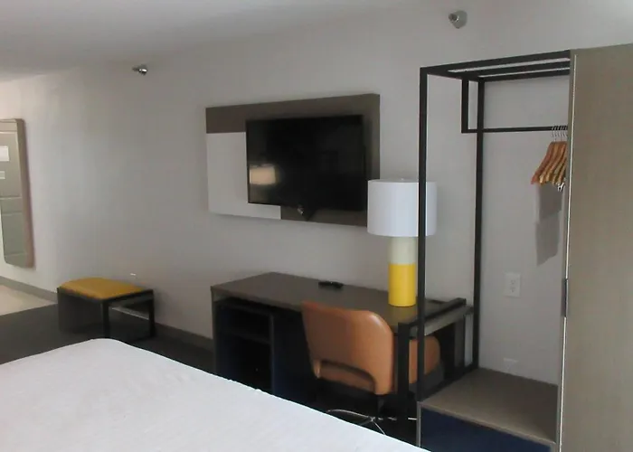 Comfort Inn & Suites Grand Forks Near Alerus Center