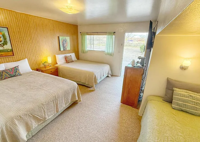 Bluff Motels