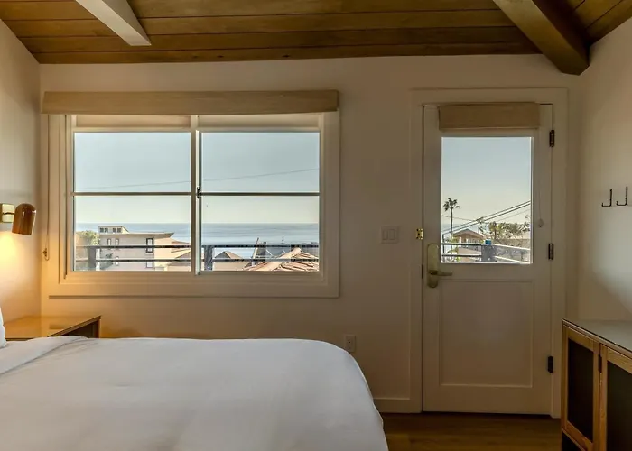 Woods Cove Inn