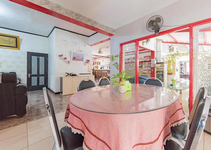 Reddoorz Syariah Near Ciledug Station