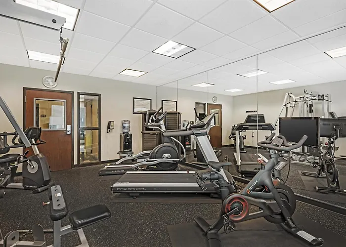 Best Western Plus Chain Of Lakes Inn & Suites