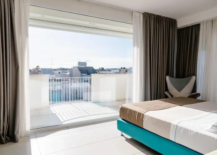 Hotels in Torre Santa Sabina